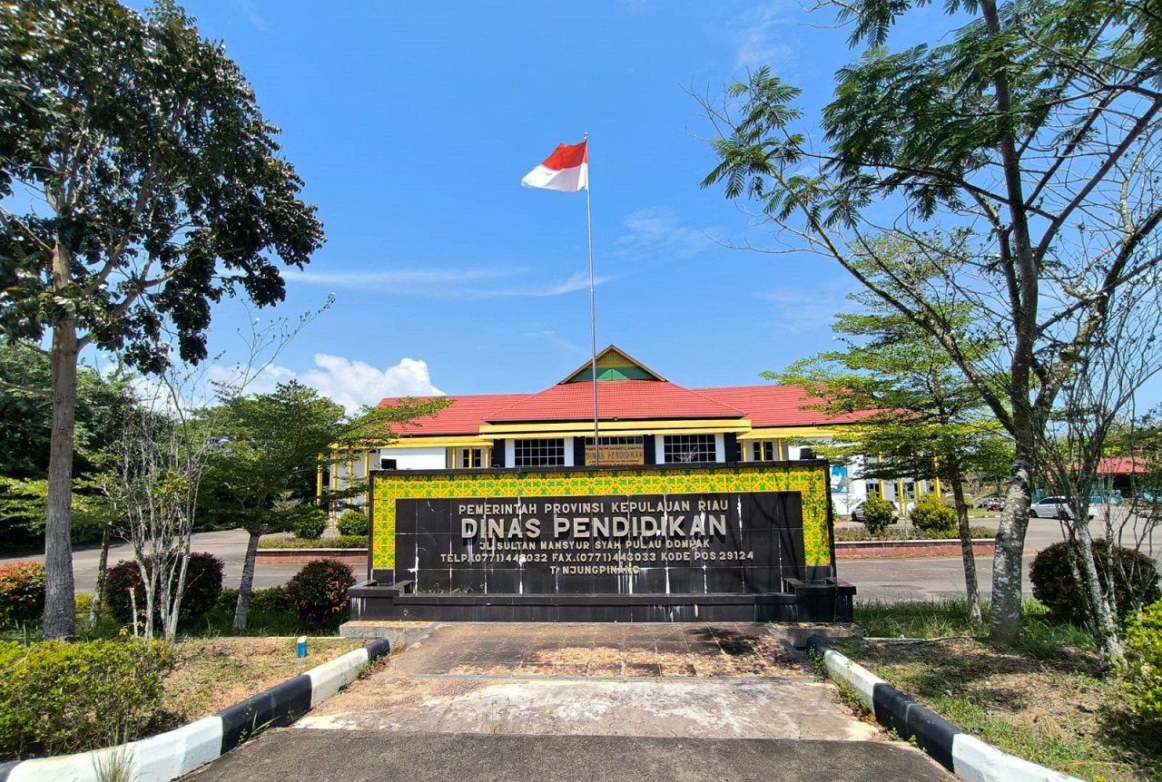 Guru SLB Mengajar